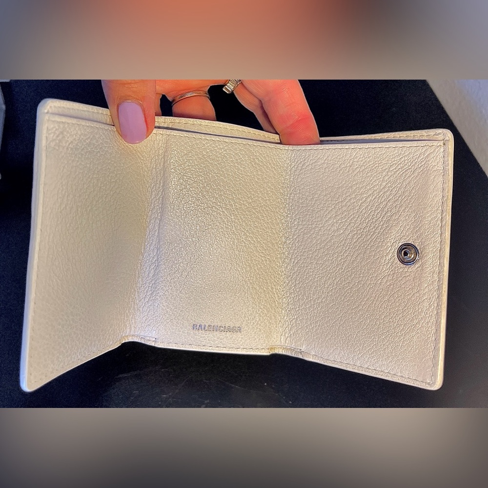 Balenciaga Calfskin Leather trifold wallet EUC white - Picture 6 of 16